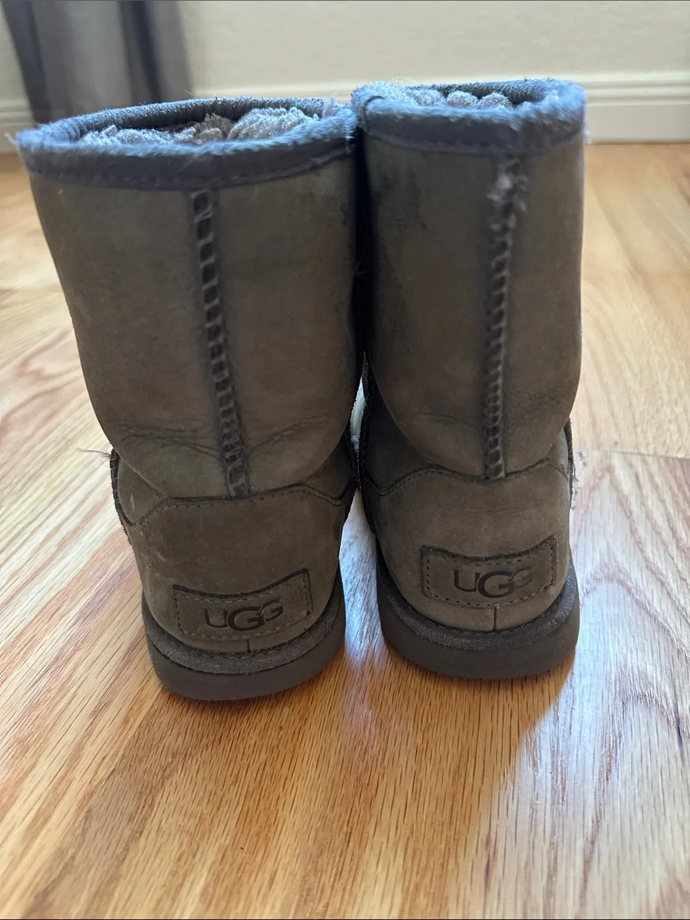 UGG Short Shearling Boots - Charcoal Gray